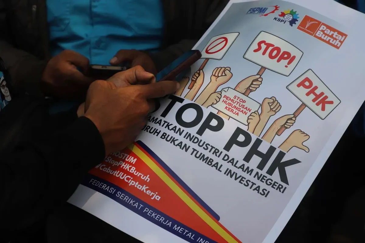 PHK Dinilai Sulit Dihindari, Wamenaker: Perusahaan Tetap Wajib Penuhi Hak Pekerja