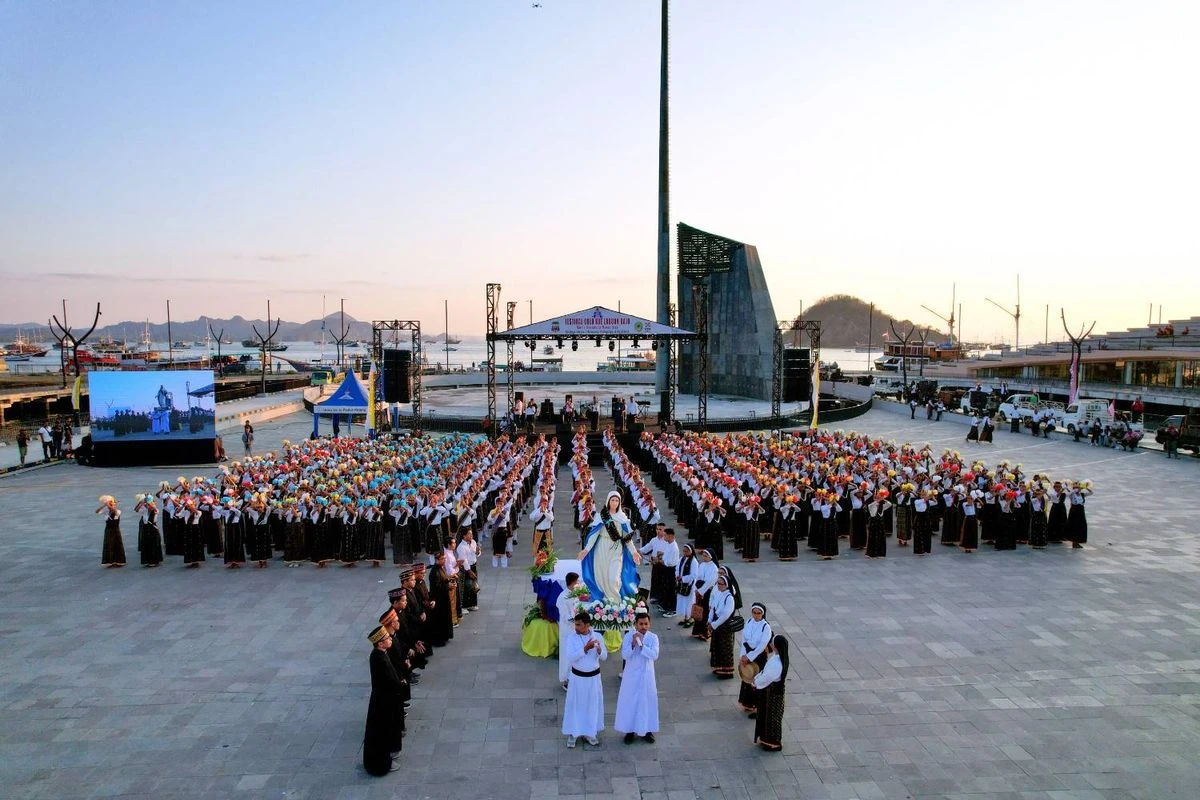 Perarakan Arca Bunda Maria Assumpta Nusantara Meriahkan Festival Golo Koe 2026, Pesan Persaudaraan Menggema di Labuan Bajo