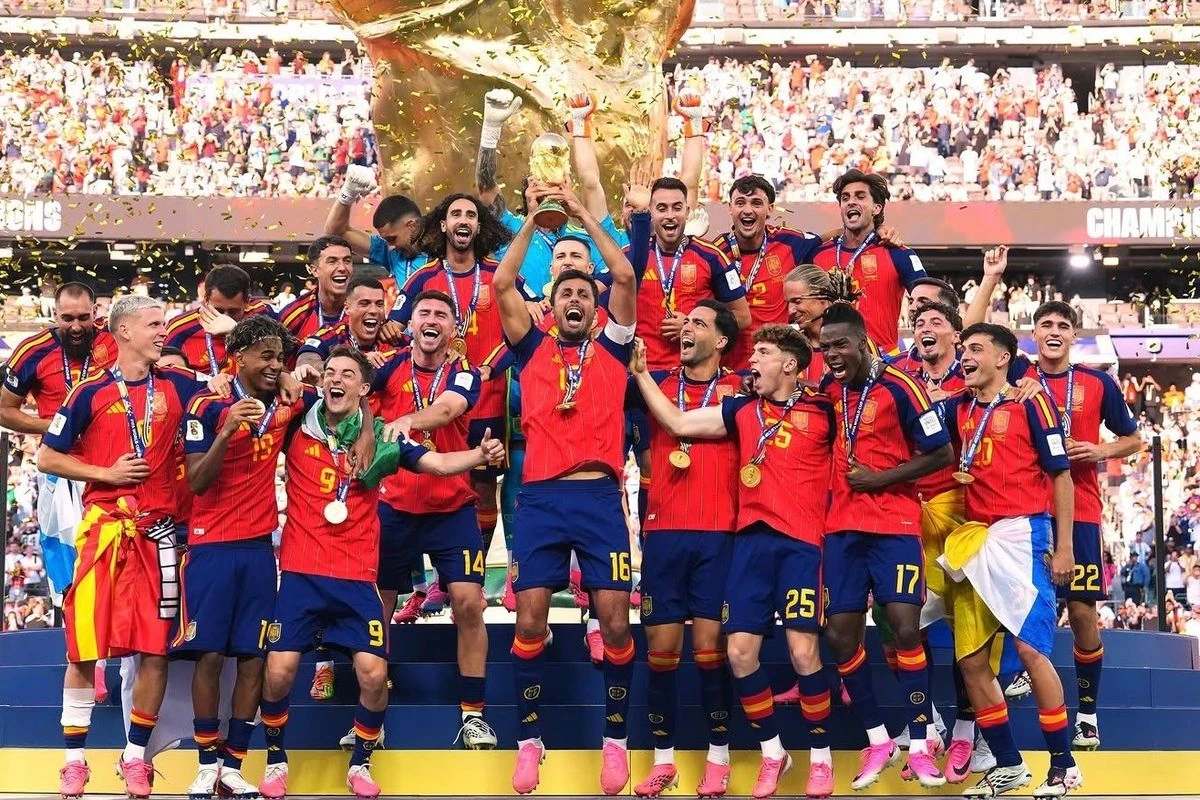 Foto Selebrasi Juara Spanyol Tanpa Donald Trump Jadi Sorotan, FIFA dan RFEF Belum Beri Penjelasan