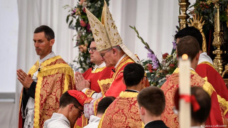Vatikan Jatuhkan Sanksi Terberat kepada SSPX, Enam Uskup Diekskomunikasi karena Tahbiskan Uskup Tanpa Izin Paus