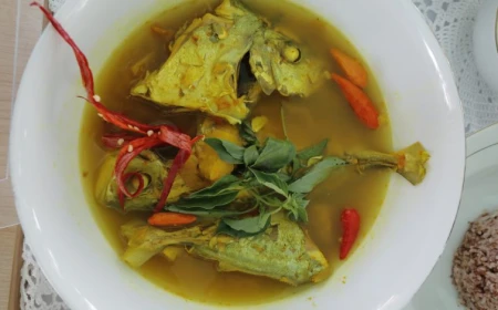 Lempah Kuning, Kuliner Ikonik Bangka Belitung yang Kaya Rempah dan Cita Rasa Asam Segar