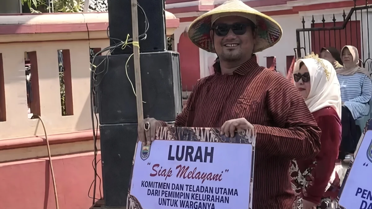 Lurah Proyo Selatan Jalan Kaki, Ingin Tahu Rasanya Jadi Warga