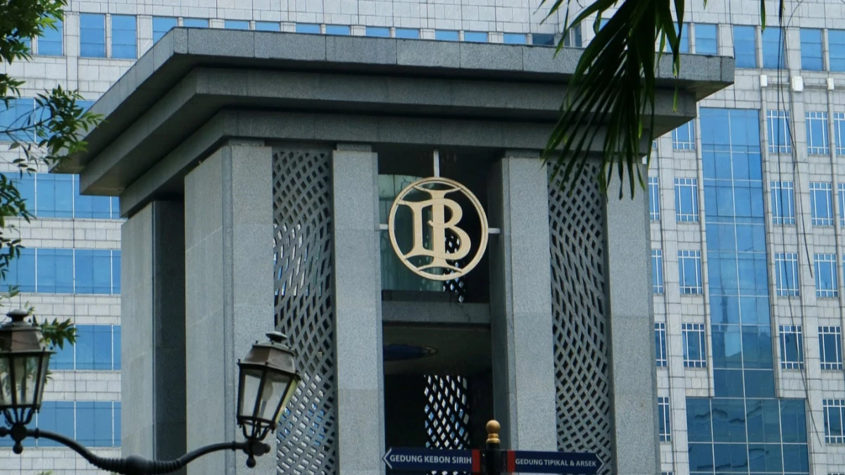 Membebaskan Sektor Riil dari Tekanan Merawat Independensi Bank Central 
