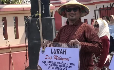 Lurah Proyo Selatan Jalan Kaki, Ingin Tahu Rasanya Jadi Warga