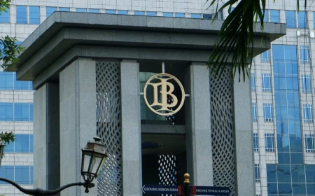 Membebaskan Sektor Riil dari Tekanan Merawat Independensi Bank Central 