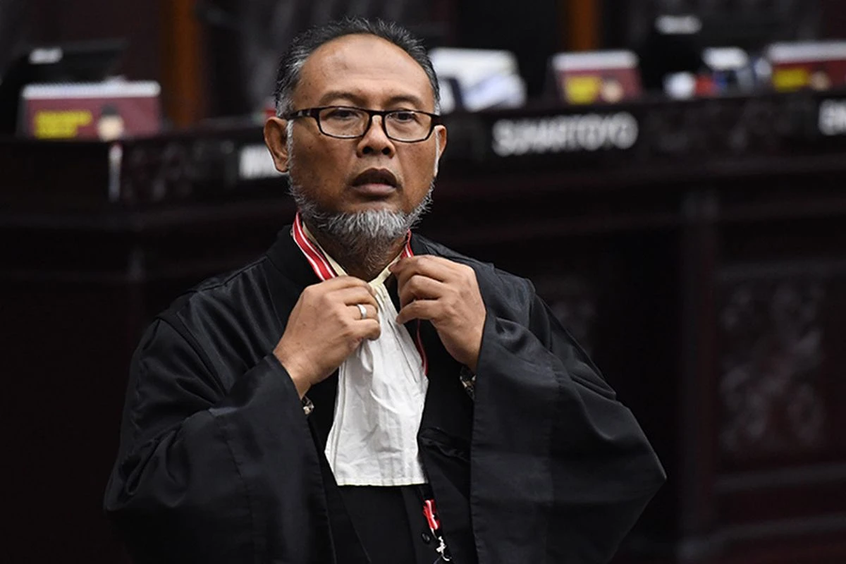 Bambang Widjojanto Sebut Ada Indikasi Manipulatif dalam Syarat Pendidikan Gibran