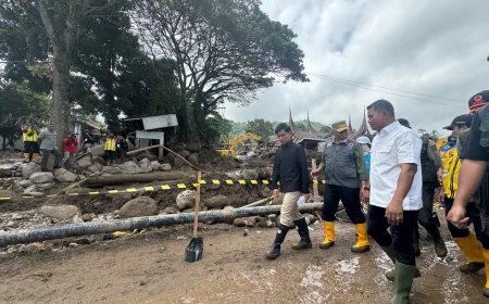 Wapres Gibran Kunjungi Pengungsi Banjir Bandang Solok, Pastikan Rumah Warga Dibangun Kembali