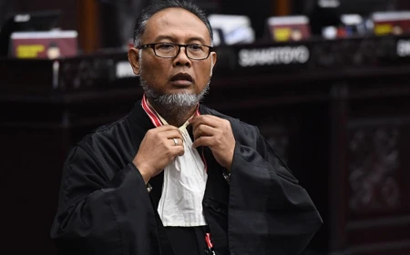 Bambang Widjojanto Sebut Ada Indikasi Manipulatif dalam Syarat Pendidikan Gibran