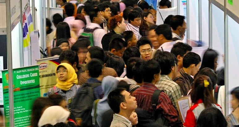 Tabungan Nasabah di Bawah Rp100 Juta Melambat, Fenomena Makan Tabungan Masih Membayangi Kelas Menengah