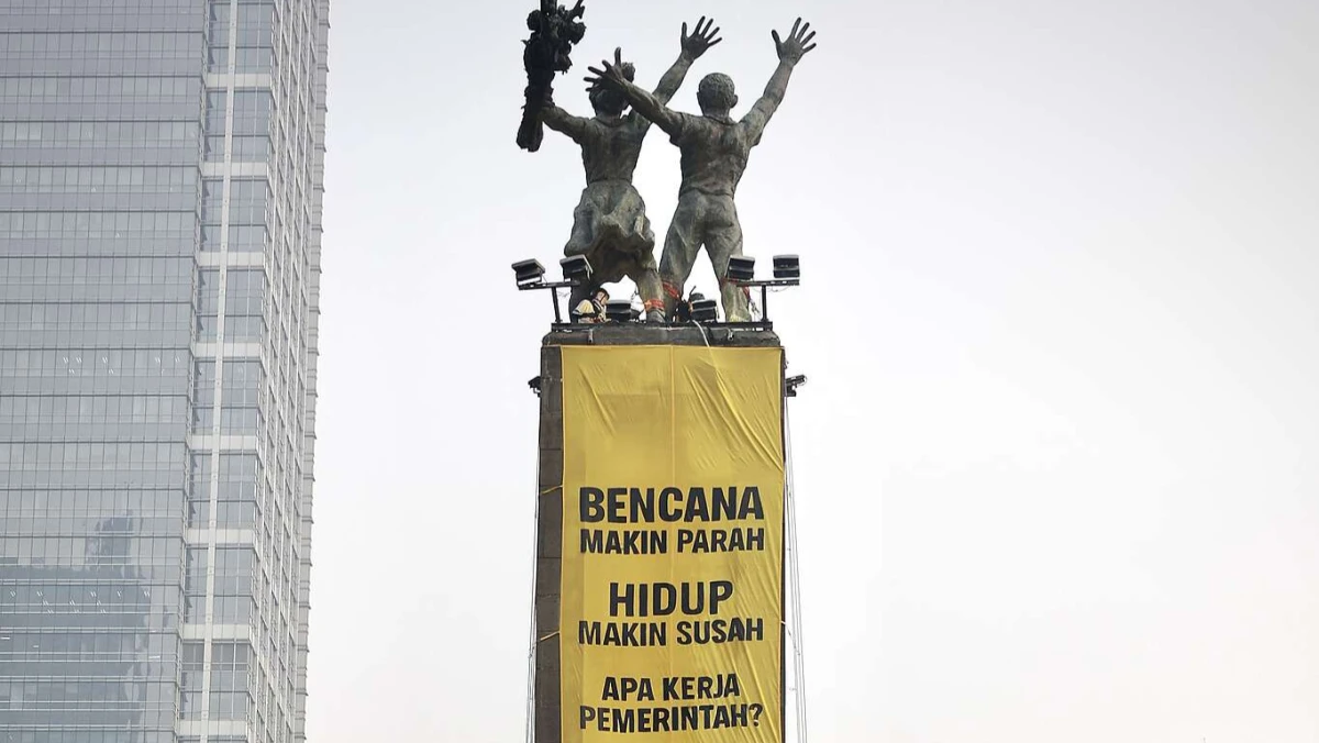 Aksi Greenpeace dan Mahasiswa Warnai Bundaran HI, Pramono Anung Sebut Bentuk Demokrasi